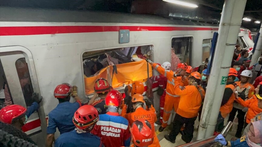 Endonezya'da Tren Kazası: 4 Ölü, 38 Yaralı