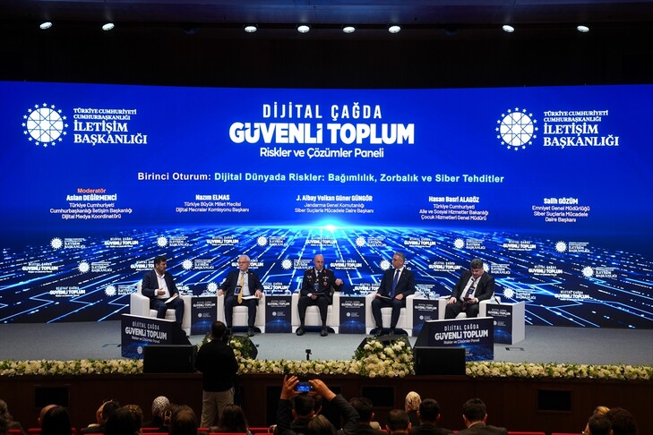 Dijital Dünyada Riskler: Panelde Çözümler Ele Alındı