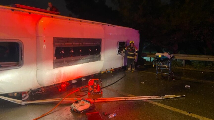 Balıkesir'de Yolcu Otobüsü Devrildi: 3 Ölü, 22 Yaralı