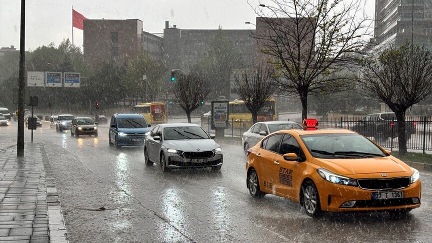 Gaziantep ve Şanlıurfa'da Sağanak Yağışlar Hayatı Olumsuz Etkiledi
