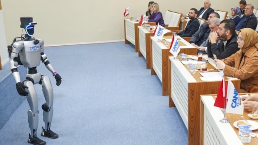 CANİKMAN: Türkiye'nin İlkinci İnsansı Robotu Meclis Toplantısında