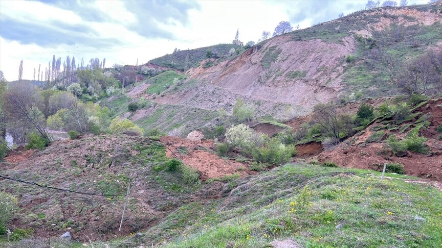 Tokat'ta Heyelan Anı Güvenlik Kamerasında Görüntülendi