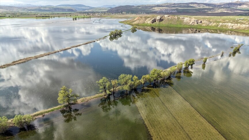 Sivas'ta 1500 Dönüm Arazi Su Altında Kaldı