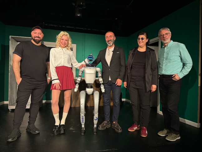 Yapay Zeka Destekli Robot Tiyatroda İstanbul'da Sahne Alacak