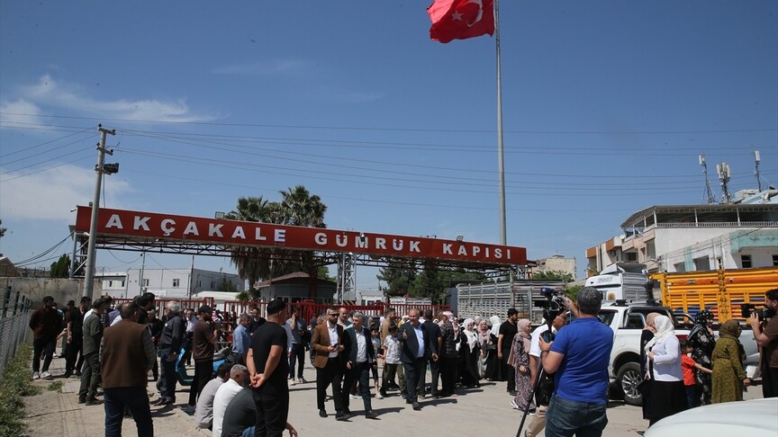 Akçakale Gümrük Kapısı'nda Pasaport Geçişleri Yeniden Başladı