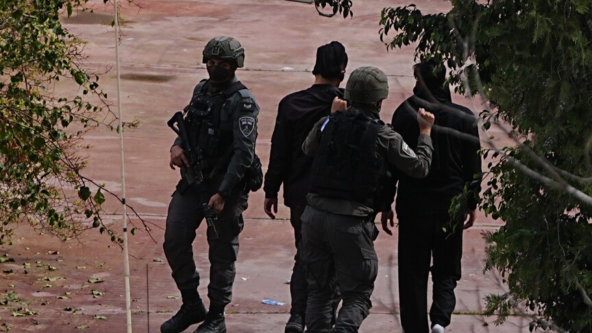 Batı Şeria'da İsrail Ordusundan Gözaltılar: Dura Beldesi Baskını