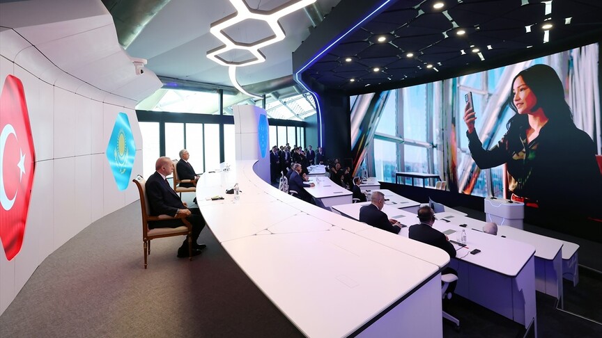 Cumhurbaşkanı Erdoğan, Astana'da Yapay Zeka Merkezi'ni Ziyaret Etti