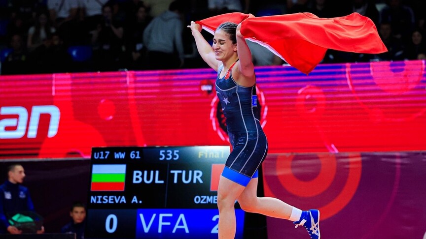 Milli Güreşçiler Avrupa'dan 2 Altın Madalya ile Döndü