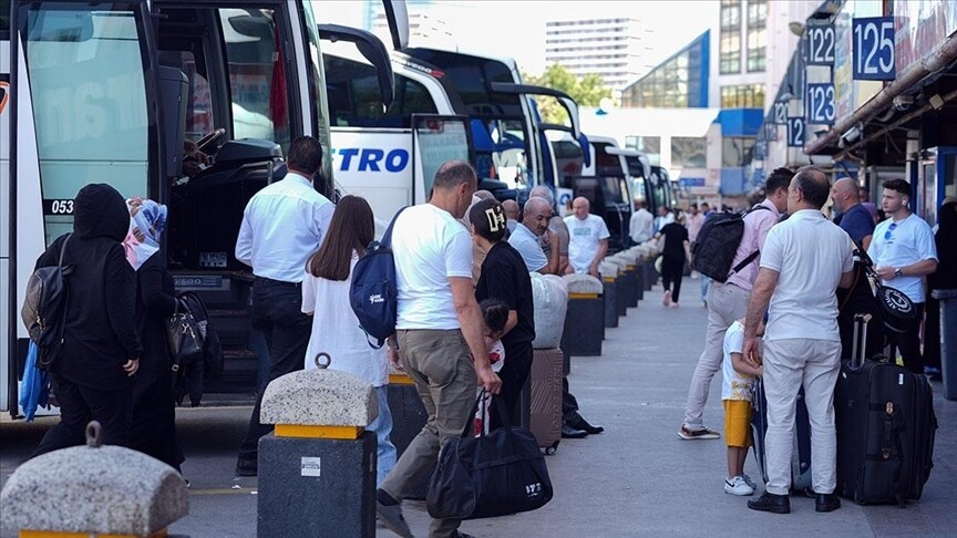 İstanbul'da Bayram Öncesi Otobüs Biletleri Tükendi, Ek Seferler Satışta