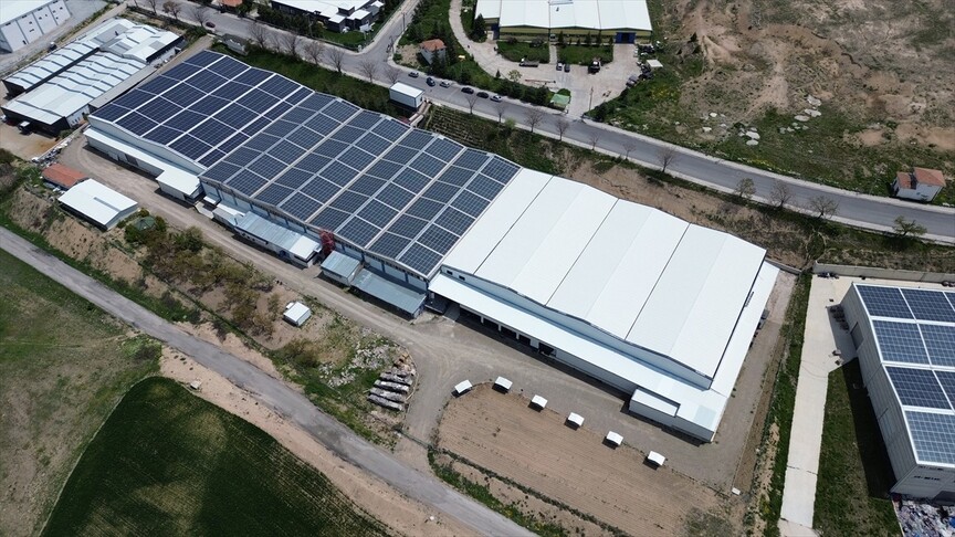 Yozgat'taki Fabrika Güneşten Enerji Üretiyor