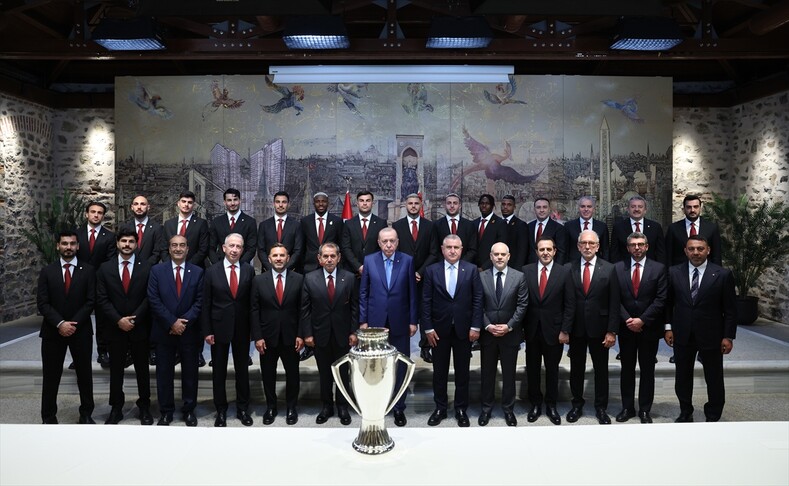 Cumhurbaşkanı Erdoğan, Galatasaray Futbol Takımını Kabul Etti