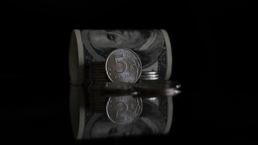Rus Rublesi, Dolar Karşısında Güçlenmeye Devam Ediyor