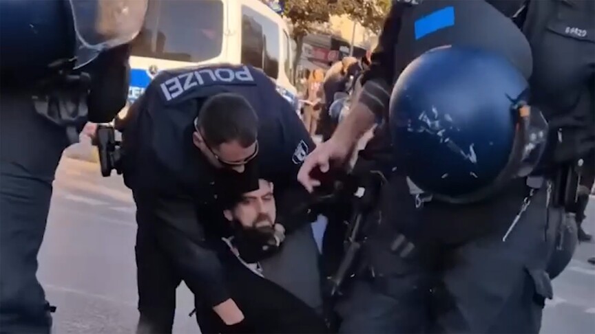 Berlin'de Protesto: Polis Şiddeti ve İsrail Eleştirisi