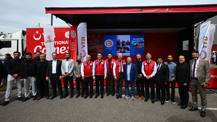 YTB Geleneksel Oyunlar Tırı Lyon'da Gençlerle Buluştu