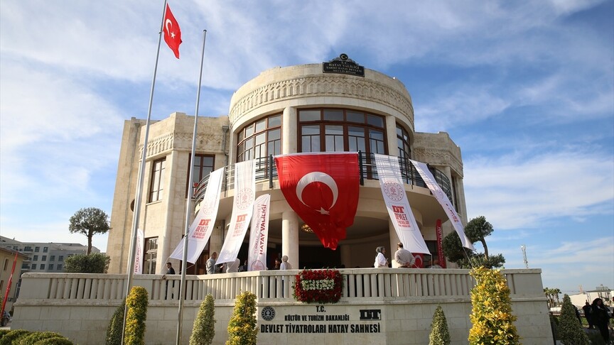 Hatay Devlet Tiyatroları, Tarihi Meclis Binasında Perde Açtı