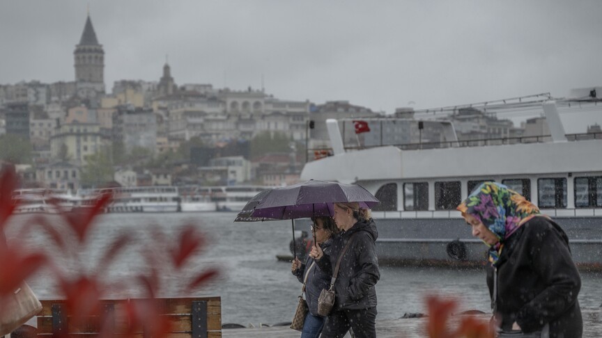İstanbul'a Gök Gürültülü Sağanak Uyarısı Geldi