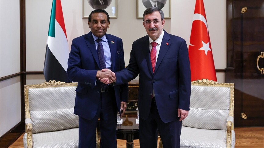 Cumhurbaşkanı Yardımcısı Yılmaz Sudan Başbakanı ile Görüştü