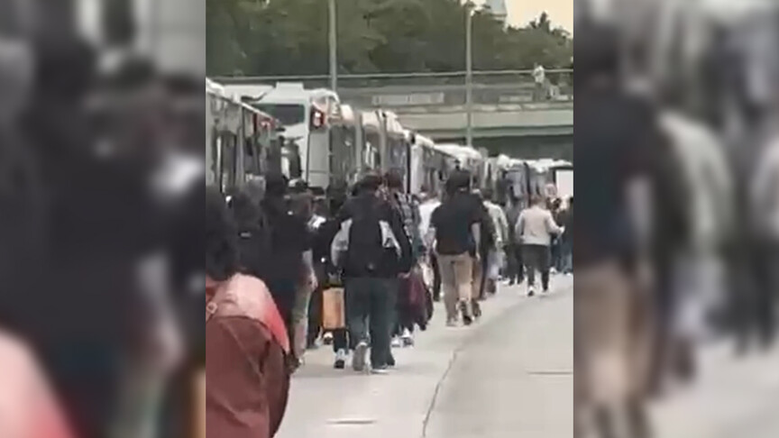 Fatih'te Metrobüs Arızası, Uzun Kuyruğa Neden Oldu