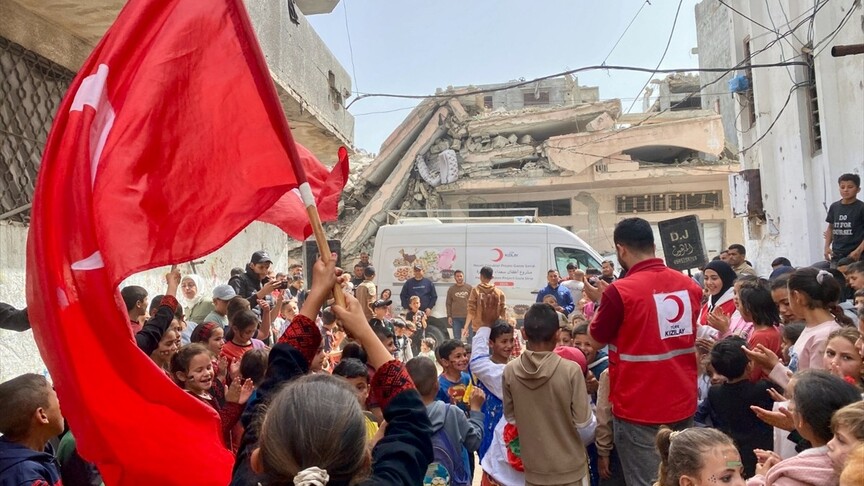Türk Kızılay, Gazze'de Çocuklara Bayram Kıyafeti Dağıttı