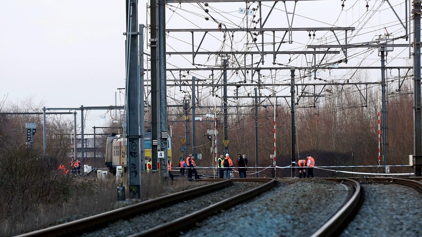 Belçika'da Tren ile Okul Servisi Çarpıştı: Hayatını Kaybedenler Var