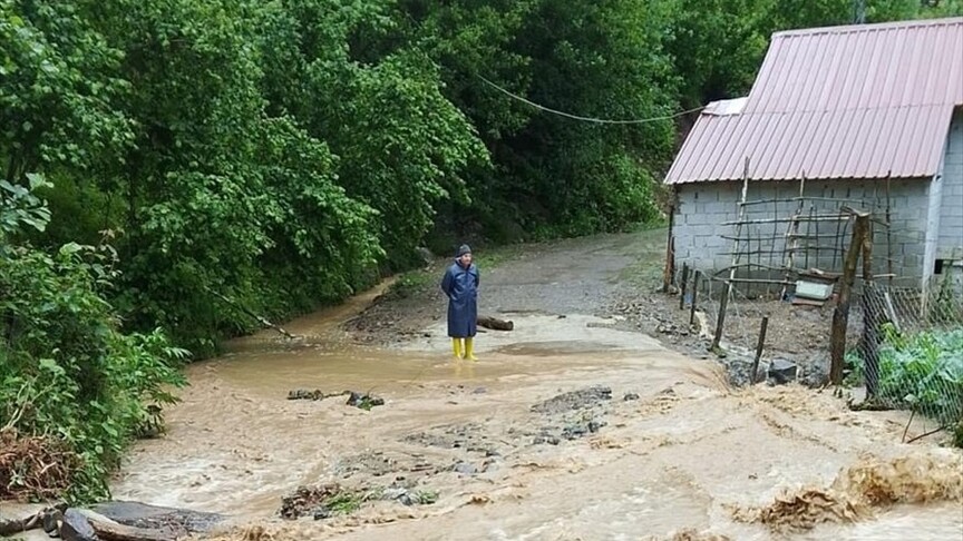 Artvin'de Sağanak Yağışlar Taşkın ve Heyelanlara Yol Açtı