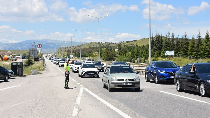 Kırıkkale'de Bayram Trafiği Yoğunluğu Devam Ediyor