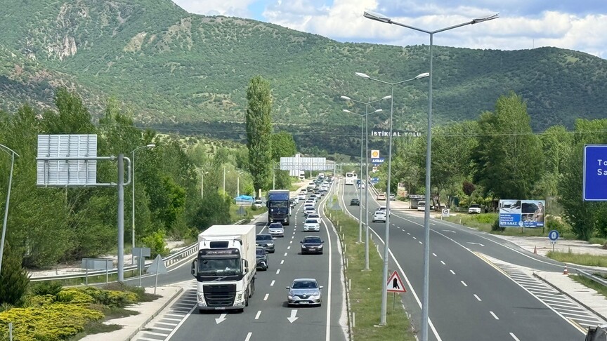 Çankırı'da D-100'de Ağır Araç Geçişi 1 Haziran'a Kadar Yasaklandı