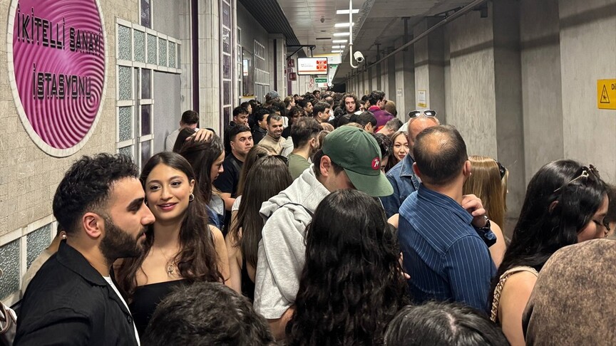 Kanye West İstanbul Konseri Öncesi Metroda Yoğunluk Yaşandı
