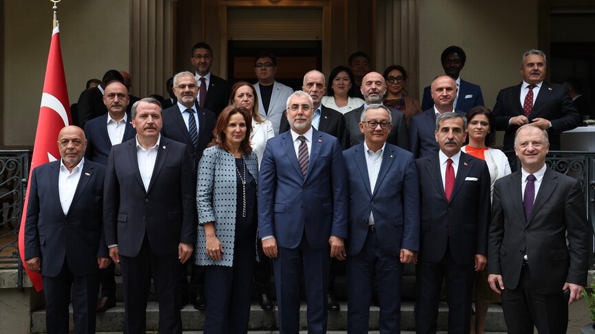 Bakan Işıkhan, Cenevre'de İşçi ve İşveren Temsilcileri ile Toplandı