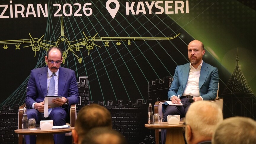 Kayseri'de Genç Türkiye Forumu'nda Gençlerin Geleceği Tartışıldı