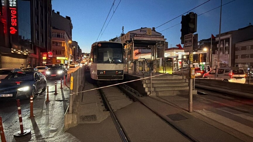 Bayrampaşa'da Trafo Patlaması Tramvay Seferlerini Aksattı