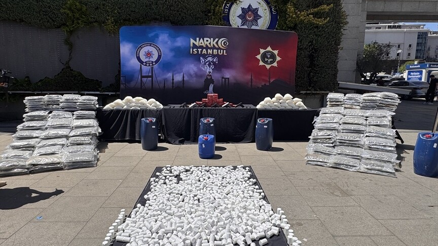 İstanbul’da 1 Ton Uyuşturucu ve 60 Bin Hap Ele Geçirildi