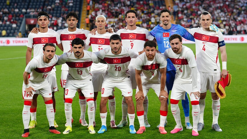 Siyasilerden A Milli Futbol Takımı'na Destek Mesajı