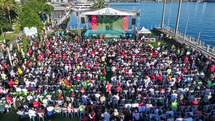 İstanbul Halkı A Milli Futbol Takımını Destekliyor