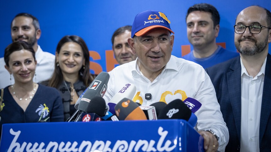 Ermenistan'da Paşinyan'ın Partisi Seçimde Zafer Kazandı