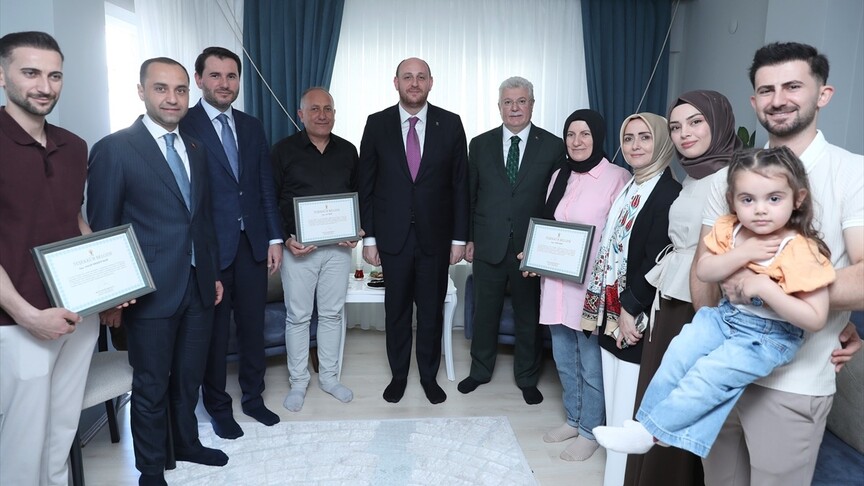 AK Parti, 11 Milyon Üyesine Teşekkür Belgesi Veriyor