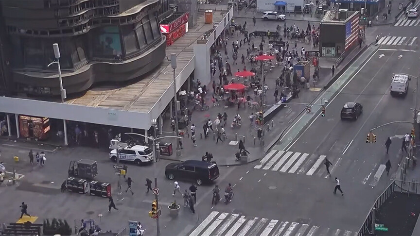 New York'ta Times Meydanı'nda Silah Sesleri Duyuldu