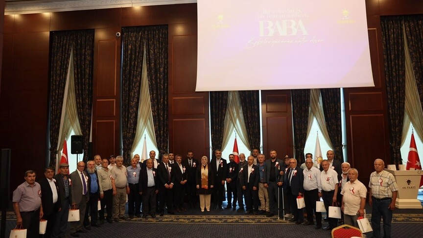 AK Parti'de Babalar Günü'nde Şehit Babaları ve Gaziler Ağırladı