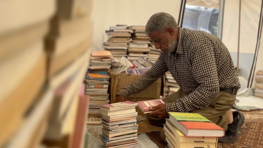 Gazze'deki Sahaf, Kitap Tutkusuyla Yeniden Doğuyor