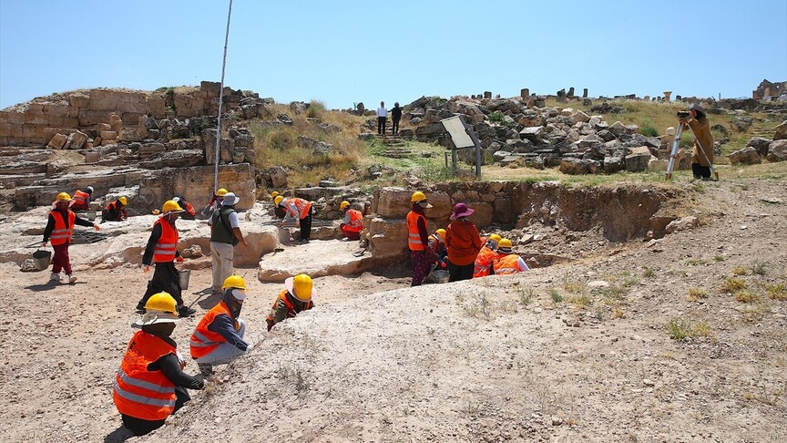 Mithras Tapınağı 1700 Yıl Sonra Mühürlendiği Ortaya Çıktı