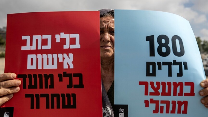 Ofer Hapishanesi Önünde Filistinli Çocuklar İçin Sessiz Nöbet