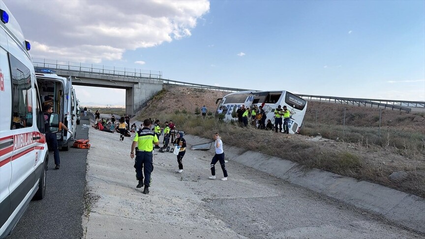 Aksaray'da Otobüs Kazası: 19 Kişi Yaralandı