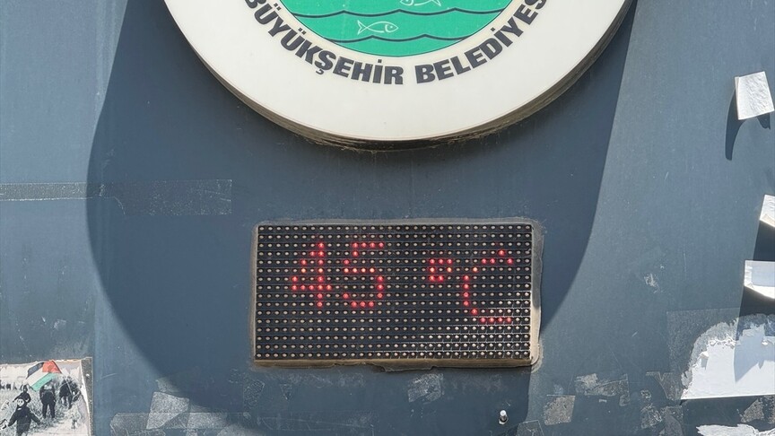 Şanlıurfa'da Sıcaklık Rekorları: Termometreler 45 Dereceyi Gördü