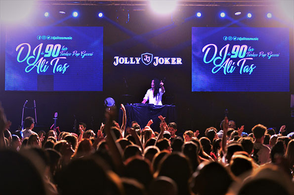 Bursa’da 90’ların Coşkusu: DJ Ali Taş'tan Unutulmaz Gece