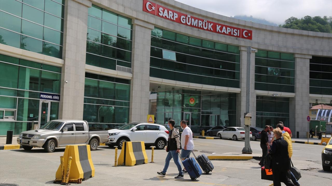 Kurban Bayramı'nda Sarp Sınır Kapısı'ndan 185 Bin Yolcu Geçti