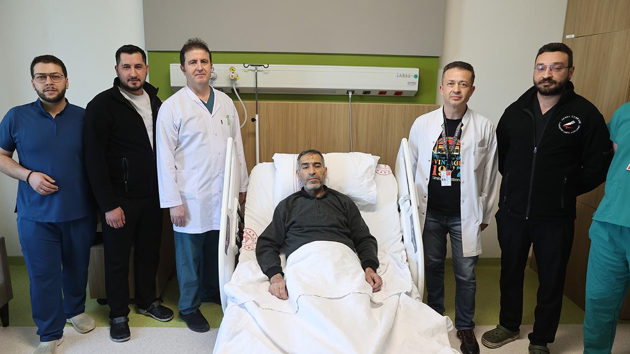 Ameliyatla 8,5 Kiloluk Tümörlü Böbrekten Kurtuluş