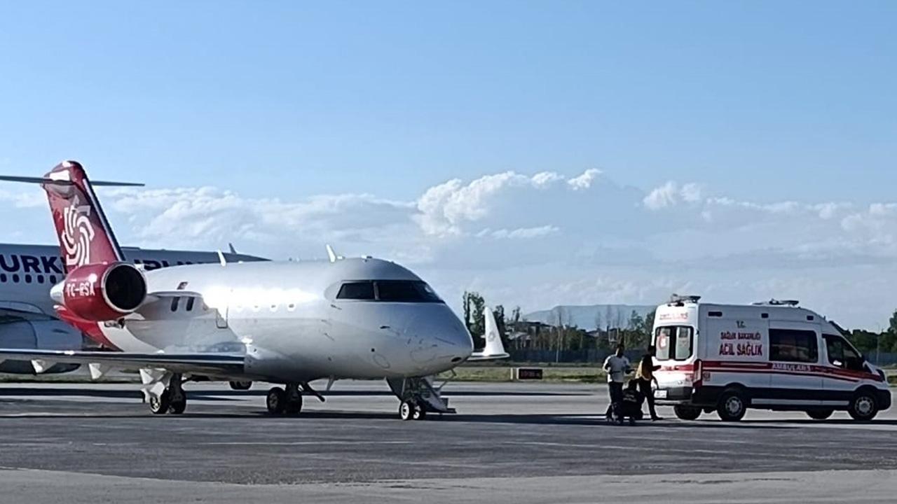 Ambulans Uçakla 2 Bebek İstanbul'a Nakledildi