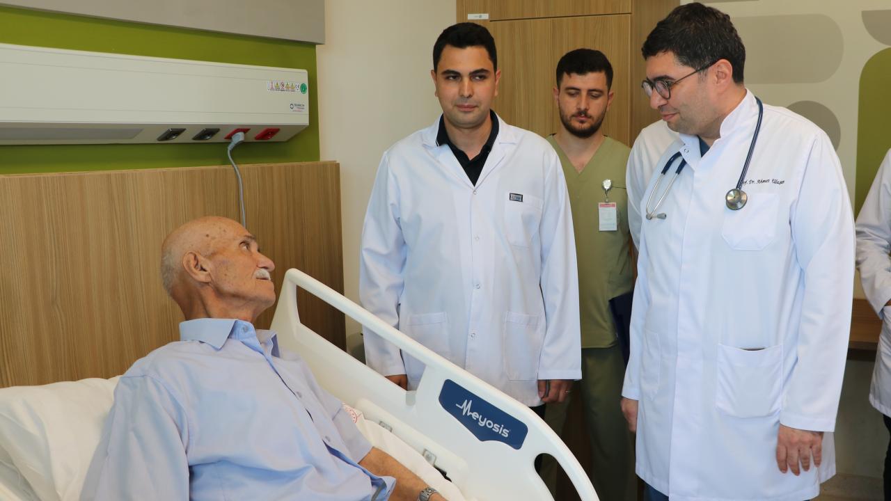 Gaziantep'te 77 Yaşında Başarılı Tümör Ameliyatı