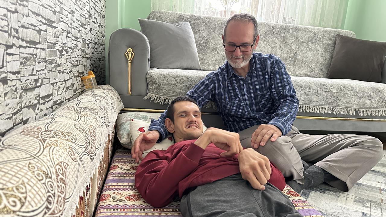 Engelli Oğlu İçin Özel Aparat Geliştiren Baba